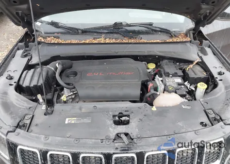 2018 Jeep Compass Limited 4X4 z USA, uszkodzony, nr VIN 3C4NJDCB7JT135570